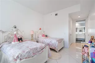 1100 Biscayne Blvd, Miami, FL 33132 - Photo 13