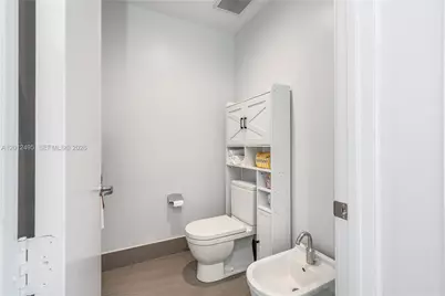1100 Biscayne Blvd #5702, Miami, FL 33132 - Photo 29