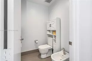1100 Biscayne Blvd, Miami, FL 33132 - Photo 29