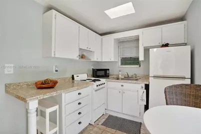 Guest House San Miguel #REAR, Coral Gables, FL 33134 - Photo 7