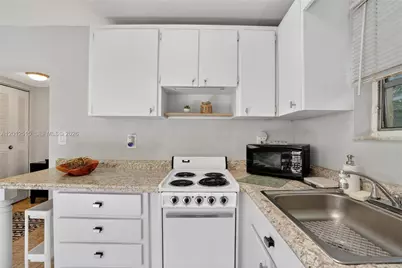 Guest House San Miguel #REAR, Coral Gables, FL 33134 - Photo 9