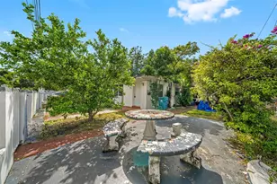 1074 NW 27th St, Miami, FL 33127 - Photo 15