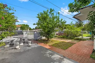1074 NW 27th St, Miami, FL 33127 - Photo 17