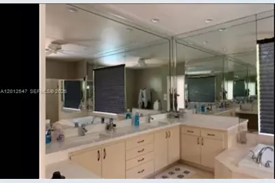21070 N Sweetwater Ln N, Boca Raton, FL 33428 - Photo 9