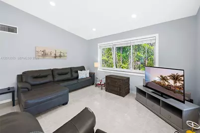 1251 Lincoln St, Hollywood, FL 33019 - Photo 3