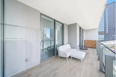 68 SE 6th St #1904, Miami, FL 33131 - Photo 23