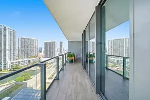 68 SE 6th St, Miami, FL 33131 - Photo 21