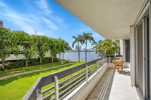 3530 Mystic Pointe Dr, Aventura, FL 33180 - Photo 11