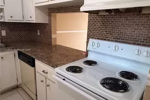 9972 SW 88th St, Miami, FL 33176 - Photo 13
