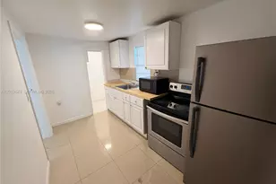 548 NW 30th St, Miami, FL 33127 - Photo 9