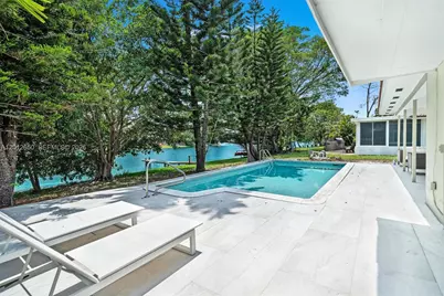 6750 White Oak Dr, Miami Lakes, FL 33014 - Photo 23