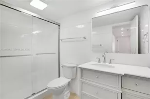 4670 W 13th Ln, Hialeah, FL 33012 - Photo 9