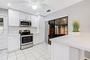 11301 SW 4th St, Pembroke Pines, FL 33025 - Photo 7