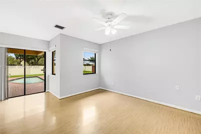 11301 SW 4th St, Pembroke Pines, FL 33025 - Photo 11