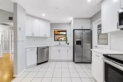 11301 SW 4th St, Pembroke Pines, FL 33025 - Photo 9