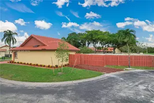 11301 SW 4th St, Pembroke Pines, FL 33025 - Photo 27