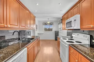 1000 SW 125th Ave, Pembroke Pines, FL 33027 - Photo 3