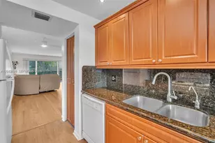 1000 SW 125th Ave, Pembroke Pines, FL 33027 - Photo 5