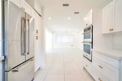 8811 Carlyle Ave, Surfside, FL 33154 - Photo 17