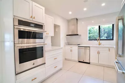 8811 Carlyle Ave, Surfside, FL 33154 - Photo 15