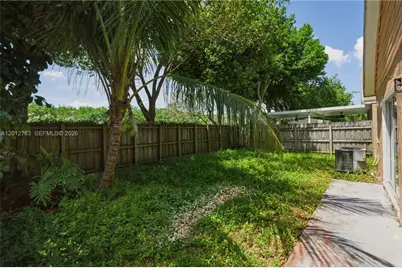 9992 Periwinkle St, Miramar, FL 33025 - Photo 23