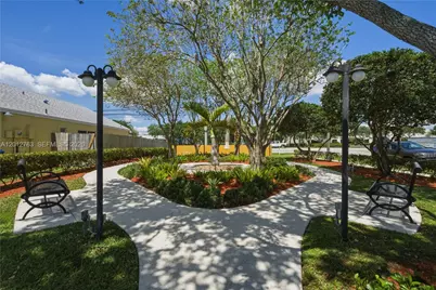 9992 Periwinkle St, Miramar, FL 33025 - Photo 21