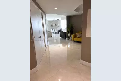 17111 Biscayne Blvd #2102, North Miami Beach, FL 33160 - Photo 3
