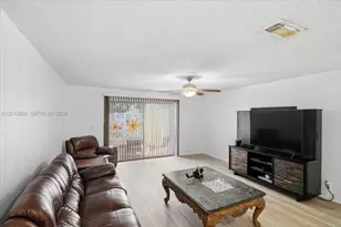 1270 NW 99th Ave, Pembroke Pines, FL 33024 - Photo 9