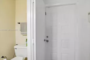 1270 NW 99th Ave, Pembroke Pines, FL 33024 - Photo 17