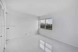 401 Golden Isles Dr, Hallandale Beach, FL 33009 - Photo 19