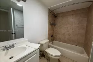 8100 Geneva Ct, Doral, FL 33166 - Photo 7