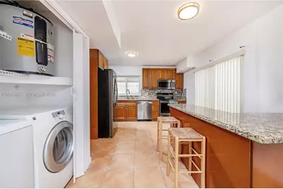 1007 NW 106th Ave Cir, Miami, FL 33172 - Photo 15
