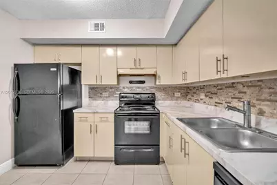 3690 N 56th Ave #903, Hollywood, FL 33021 - Photo 9