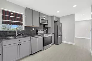 10065 NW 54th Terrace, Doral, FL 33178 - Photo 13