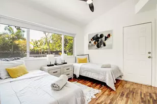 360 NE 116th St, Miami, FL 33161 - Photo 15