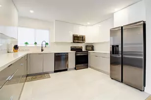360 NE 116th St, Miami, FL 33161 - Photo 23