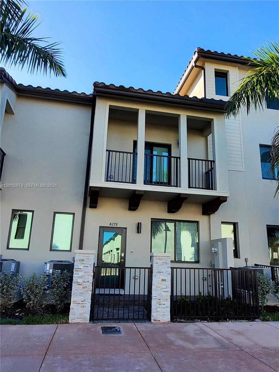 4278 NW 82nd Ave #4278 - 4278 NW 82nd Ave #4278, Doral, FL 33166 Luxury Property | Jose Angel Pina