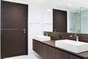 1000 Brickell Plaza, Miami, FL 33131 - Photo 11