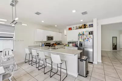 10594 W 35th Ln, Hialeah, FL 33018 - Photo 23
