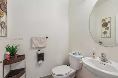 10594 W 35th Ln, Hialeah, FL 33018 - Photo 31