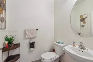 10594 W 35th Ln, Hialeah, FL 33018 - Photo 31