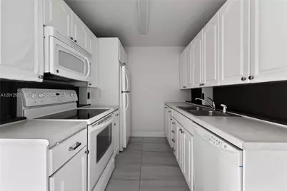 3023 Cambridge B #3023, Deerfield Beach, FL 33442 - Photo 7