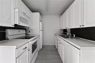 3023 Cambridge B, Deerfield Beach, FL 33442 - Photo 7