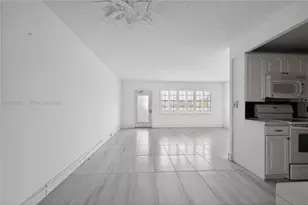 3023 Cambridge B, Deerfield Beach, FL 33442 - Photo 9