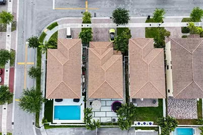 8821 W 34th Ct, Hialeah, FL 33018 - Photo 45