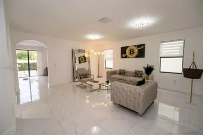 8821 W 34th Ct, Hialeah, FL 33018 - Photo 17