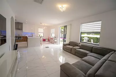8821 W 34th Ct, Hialeah, FL 33018 - Photo 25