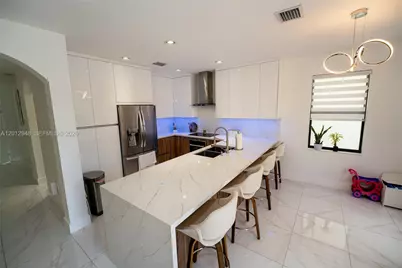 8821 W 34th Ct, Hialeah, FL 33018 - Photo 19