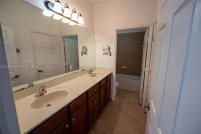 8821 W 34th Ct, Hialeah, FL 33018 - Photo 35