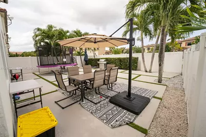 8821 W 34th Ct, Hialeah, FL 33018 - Photo 9
